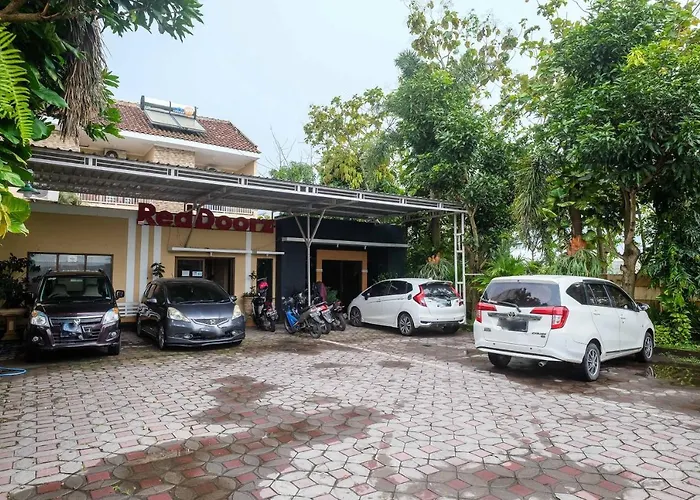 RedDoorz Syariah @ Colomadu 2 Hotel Surakarta 