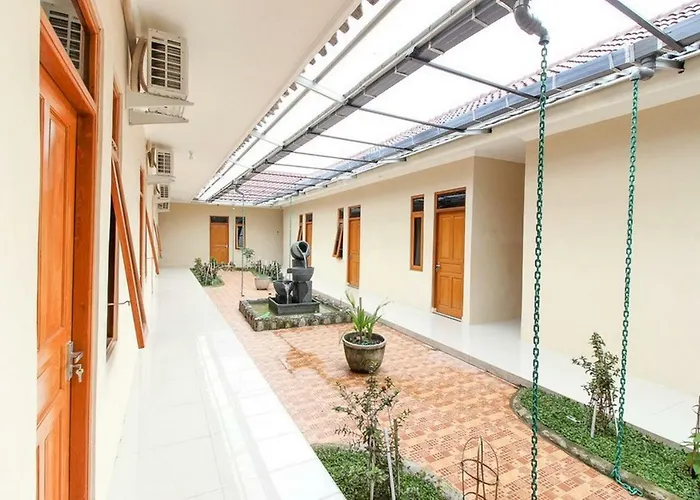 RedDoorz near Balekambang City Park Surakarta 